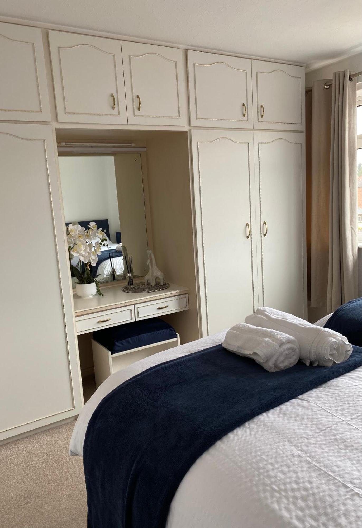 Spacious 2 Bed Village Flat Sleeps 4/6 Apartment Nottingham