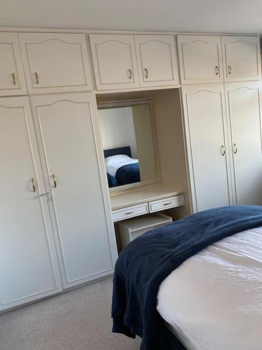 Apartment Spacious 2 Bed Village Flat Sleeps 4/6 Nottingham